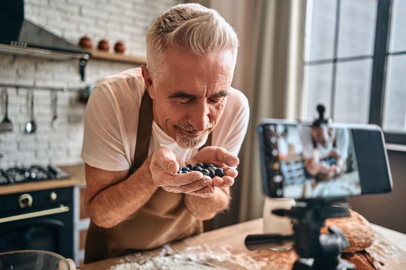 Senior Bloggers Fixing New Content